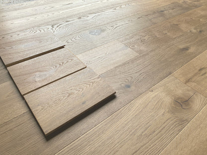 Floorstore Parkett Eiche "Elite Class" Markant, geräuchert, weiß naturgeölt, gebürstet, Klick,  14/3x190x1900, 2,890 m² / VE - SKU: '70007 10